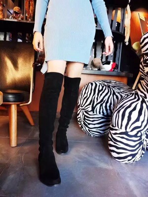 果然没有让我失望，穿上去感觉自己腿长有两米，哈哈哈~ 鞋头很有型，帅气，不是那种臃肿的效果，超级棒！从质感到舒适度到上脚效果，简直无可挑剔的了，还不掉筒，细节方面也处理的很好，很nice！