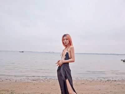 这款是真的真的狠好看啊! ! !正面是真的好看。胯的部分完美遮住，胸小都能显得有胸，真的是狠好看啊啊啊啊啊啊啊啊啊啊啊!说多无意，好看，推荐推荐!! !