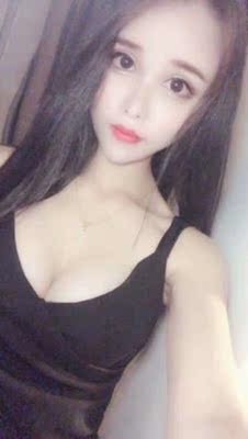 本小姐天生丽质,可最近两年感到小嘴唇颜色开始不那么粉嫩自然了,有点点发黑的感觉。如果不化妆越看越不舒服,毕竟是用在唇部的,购买时非常小心谨慎。转了好多家,最终还是选择这家。我是用在嘴唇上面的,刚刚用了几天就感觉到粉嘟嘟的了。卖家说我的颜色不重,吸收好,所以效果快。现在我对这个效果,满意的,真的是满心的欢喜👍 本小姐天生丽质,可最近两年感到小嘴唇颜色开始不那么粉嫩自然了,有点点发黑的感觉。如果不化妆越看越不舒服,毕竟是用在唇部的,购买时非常小心谨慎。转了好多家,最终还是选择这家。我是用在嘴唇上面的,刚刚用了几天就感觉到粉嘟嘟的了。卖家说我的颜色不重,吸收好,所以效果快。现在我对这个效果,满意的,真的是满心的欢喜👍