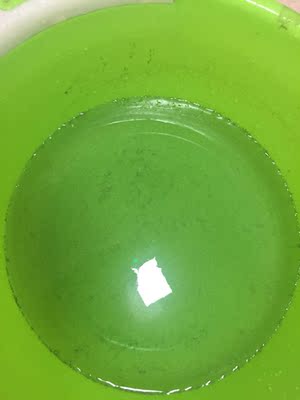 我175 56kg 试了一下穿这个码正好，质量也可以，就是这个黑色掉色啊！洗了五遍了，还是掉黑色的毛毛，我打算下个月带去泰国穿的，担心出汗后会不会蹭我一身黑毛毛？穿过后再来追评