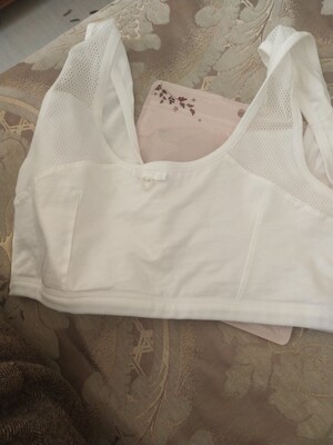 我家宝贝身高在150，体重33公斤选的均码，仅供大家参考