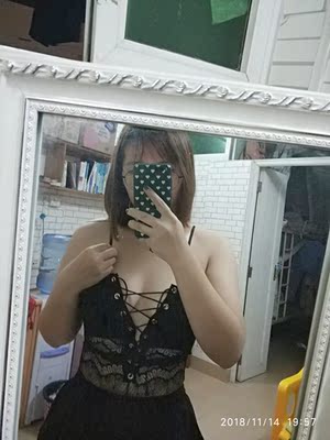 拉紧胸就聚拢了，真棒👍👍👍不过不穿内衣胸就会压扁了心情复杂，真是水水的胸