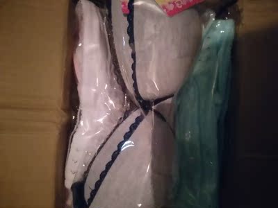 是纯棉的!一点异味也没有!!已收到!!谢谢 是纯棉的!一点异味也没有!!已收到!!谢谢