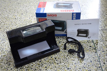 The banknote detector M05 has a variety of functional RMB foreign currencies such as watermark purple white light magnifier to be tested
