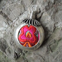 Original handmade jewelry New old embroidered pendant chest pendant Miao silver ethnic minority crafts