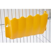 External plastic hanging buckle grass frame small pet grass rack saves space in cage color random