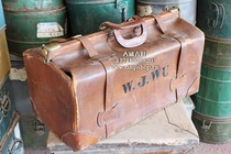 40-50 s American Old Suitcase Portable cowhide box antique old suitcase (rental 800 yuan days)