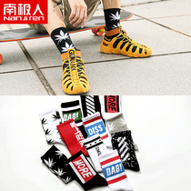 Maple leaf socks men and women stockings Tide Brand Street Street Europe and America Harajuku hip hop ins hemp leaf mid-tube socks tide socks skateboard socks