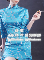 2019 spring and autumn blue butterfly brocade fashion improved long sleeve cheongsam skirt can be clipped cotton custom winter coat