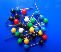 Main thread pins for fishing spools