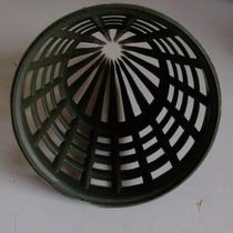 Professional fishermen use yellow cage cage but the cage must be 8 cm down