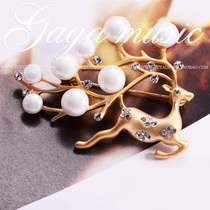 Korean fashion coat sweater accessories Pearl sika deer wild brooch pin female Christmas gift