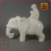 White Jade like ornaments feng hou bai xiang lucky Hannaford like the monkey home decoration Jade like monkey decoration