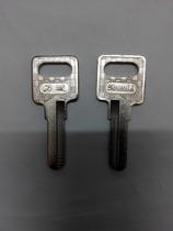 Use two kinds of spoon machines to copy the key embryo lock blank with a thickness of 3mm