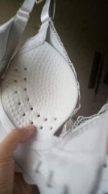 因为怀孕特意买大一个码。但是觉得不怎么样。感觉穿在身上老是挪位