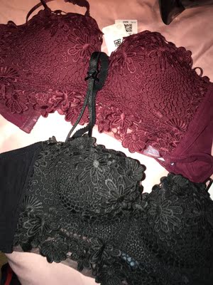 好看，我是通过朋友介绍的，很好穿，柔软细腻，也很托胸，价钱也真的是便宜