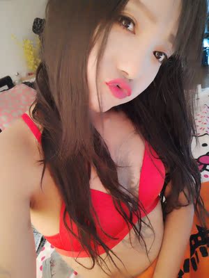 内衣很好看,材质很好,做工也棒,穿着人舒服,颜色很正,很喜欢哦 内衣很好看,材质很好,做工也棒,穿着人舒服,颜色很正,很喜欢哦