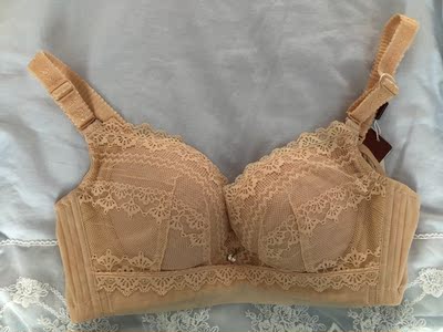 夏娃之秀内衣穿了一次就不想穿别的内衣，已经穿了这个品牌内衣快两年了，以前直接最小码，从怀孕到现在哺乳期，只能选择大码的，一次买了四件内衣，三条女士内裤，两条男士内裤，都特别满意，还送了隐形带和一条内裤