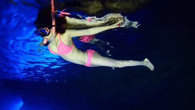 这套荧光粉跟塞班蓝洞好配,颜色超级漂亮的,泳衣好看,卖家人超级nice……下次旅行还要来买,给32个赞 这套荧光粉跟塞班蓝洞好配,颜色超级漂亮的,泳衣好看,卖家人超级nice……下次旅行还要来买,给32个赞