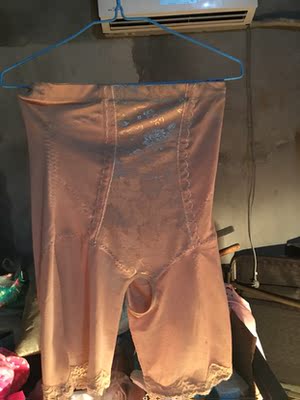 东西还可以，按照页面推荐的尺码买的，太大了，然后又买了一条小一个号的，都是为了收腹买的，建议要买的亲们，买小两个号的，我买小一个号的，轻松穿上去了，产品本身没有问题呦，要买的亲放心购买了