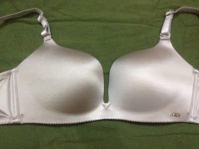 还没穿摸着就很舒服，喜欢呀，试穿很服帖，夏天穿无痕迹，买了一个颜色看看质量，不错不错，还会再回购，买别的颜色&hellip;&hellip;