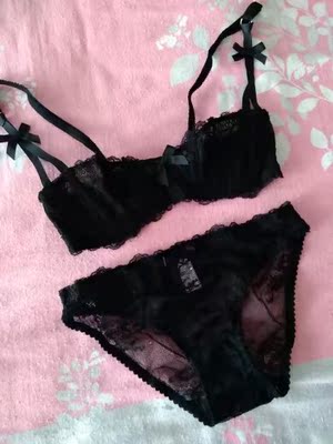 店家发货很快，很棒的内衣，质量很好，面料舒适透气，做工也很棒，没有多余的线头，款式很好看，穿着刚刚好，满意。