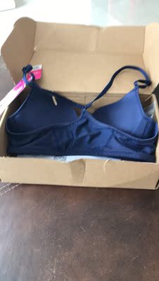 多次回购的宝贝了,首先卖家的发货速度快,一天的工夫就收到了,其次宝贝真的是特别棒,质量好颜色正穿着更是轻盈舒适,无任何束缚感又能有效的固定胸型,关键是肩带的设计特别漂亮,既好看又避免了肩带有可能滑落的尴尬局面,实在是大爱!还会继续支持的,五星好评是必须滴! 多次回购的宝贝了,首先卖家的发货速度快,一天的工夫就收到了,其次宝贝真的是特别棒,质量好颜色正穿着更是轻盈舒适,无任何束缚感又能有效的固定胸型,关键是肩带的设计特别漂亮,既好看又避免了肩带有可能滑落的尴尬局面,实在是大爱!还会继续支持的,五星好评是必须滴!