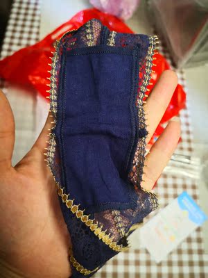 藏青色不错，第一次尝试丁字裤，先来条宽的，细的瘦妹子穿起来肯定特别美，我比较胖。只是担心一小块棉布覆盖不到前面，蕾丝会导致白带更多，我是这样的，不知道别人，穿穿看吧。