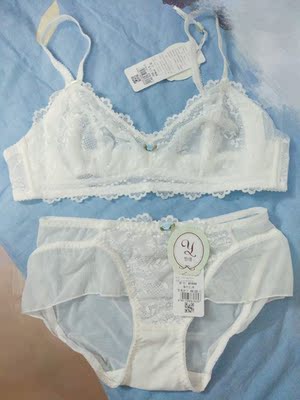 这套返图来自一个B杯星人最后的挣扎。喜欢这种小性感的文胸!是会露点的哦,但是穿不透的衣服就好。果然还是胸大的妹子穿的更好看。很薄,穿着非常舒胡~这里162 106斤 有点肉,希望姐妹们不要拔草。 这套返图来自一个B杯星人最后的挣扎。喜欢这种小性感的文胸!是会露点的哦,但是穿不透的衣服就好。果然还是胸大的妹子穿的更好看。很薄,穿着非常舒胡~这里162 106斤 有点肉,希望姐妹们不要拔草。