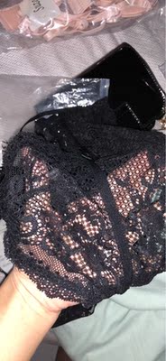 真的没&hellip;&hellip;想到只是一层蕾丝。内裤类似于丁字裤的感觉。根本不敢穿啊