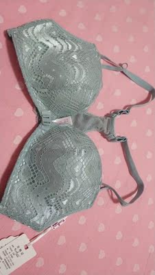 好评，首先大小合适，卖家也是很耐心的解释，还好听了卖家的，其次，物流真的也是没话说，总之也是很满意的一次购物，好评！下次还会再来的，还有，厚度适中，有意向的亲就不要犹豫啦