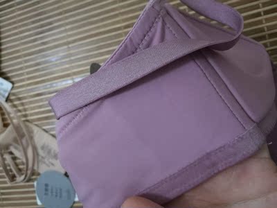 外形好看，料子舒服，穿着贴合不空杯，聚拢上托，好看好看好看。适合小胸妹子。