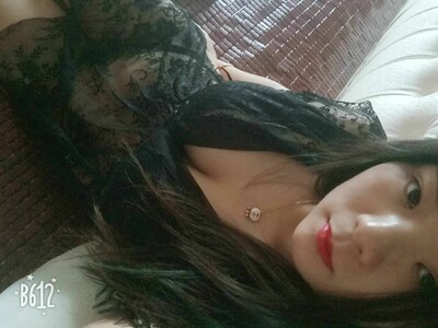 看看模特和我老婆pk，哪一个更性感一点呢