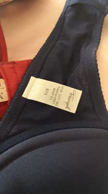 试了一下  感觉就那样吧  有一股味道   商标砸的 我也醉了