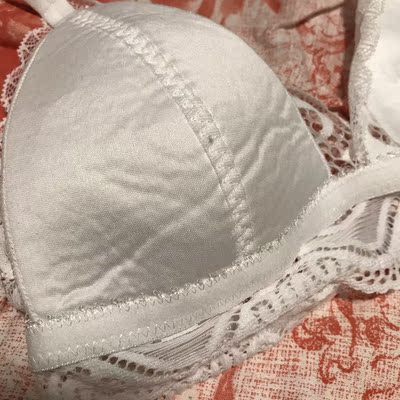 穿着还行，但是里面的海绵皱巴巴的，怎么压也压不平，开始以为洗了能好，可是洗过晾干还这样，特别难看又廉价，洗过不能退了，买了3件有2件不太合适已经退掉了，希望店主加强质量吧，这个质量真的不怎样，不值这个价，以后还是买品牌大店的吧，至少做工好，这个就是卖个样子，习惯好评。