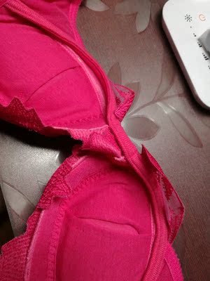 性价比不高，除了颜色我喜欢外，做工和面料都对不起这个价钱