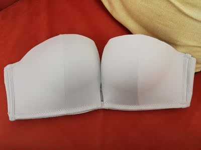 质量确实很好，面料很舒服，质感亲肤，清洗不掉色，本人胸小，穿上内衣非常好 的效果，很棒，很服帖，后背的防滑编织效果不错哦，既可以加带子穿，也可以不 加带子的时候配一字肩的衣服超级漂亮，真的太惊喜太意外。这次可以心满意足的 带着去海边了，配晚礼服裙子也很方便实用，穿裙子妥妥的，可以美美的露肩！！ ！物超所值！！！满意满意！！！推荐购买，我认为&hellip;&hellip;好的东西就该分享出来大 家一起拥有