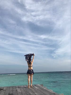 可性感可保守的泳衣 罩衫可以防晒哈哈 总之还是挺喜欢的 可性感可保守的泳衣 罩衫可以防晒哈哈 总之还是挺喜欢的