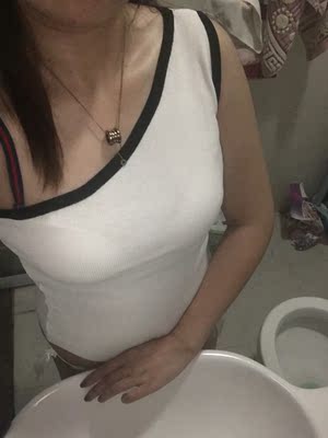 衣服款式简单大方，穿着舒服