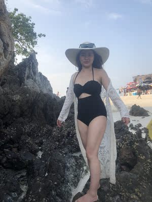 买的时候有点小了,不过还可以很不错。 买的时候有点小了,不过还可以很不错。