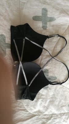 物流非常快，东西也很好，只是后面不能调松紧，整体还是很满意的。不错。祝店家生意兴隆。