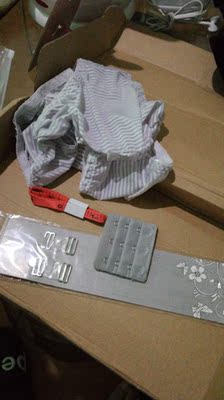 很好很好，穿起来摸起来很舒服，适合小胸的我，卖家很用心发现我两件买的尺码不一样还特地打过了问我是不是拍错了，，强烈建议量一量问客服，自己瞎买太容易错了~绿色窗帘映衬的颜色不对将就将就哈~快递超快，我还一脸懵逼啥快递到了？总之很满意！