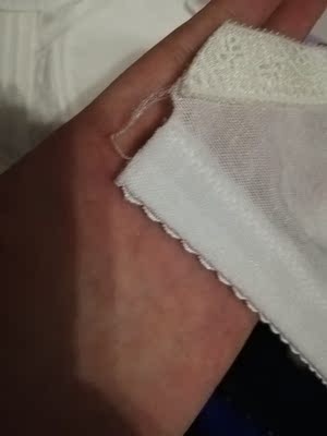 直接是断的？质量你们自己看  第一次遇到这种事  然后还要我把这个寄过去  差评