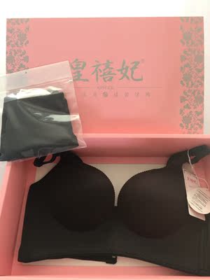 内衣还不错，挺有型的，小胸都能挤出沟来了，底围也不会乱跑，做工包装都很满意