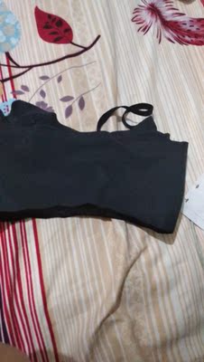 便宜！小胸慎拍，没有聚拢功效，不收副乳，海绵薄。穿着还舒服。后背没有扣子调节的，但是弹性还可以。