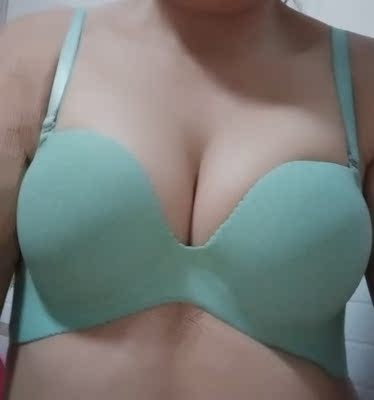 这款是我老公选的,他喜欢绿色因为亮,也喜欢带手的胸罩,因为白天能替他,帮忙托着 这款是我老公选的,他喜欢绿色因为亮,也喜欢带手的胸罩,因为白天能替他,帮忙托着