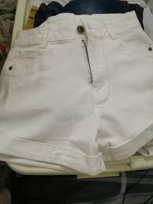 卖家服务态度很好！裤子质量很好，弹性好，款式很好看，这个价很值得买，反正我是我喜欢的款式