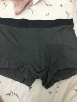 内内很好穿，成为胖子以来买的最舒服的一条内内，生完孩子我是千层蛋糕的肚子，一般漂亮一点的内裤穿起来都会往下滑卷起开尴尬啊！这个弹性又大又舒服腰也高，避免了我这种体型穿内裤的尴尬！还给老公买了几天都很舒服，质量也好。
