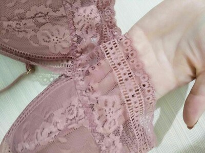 收到就迫不及待的打开了，很性感，面料弹力很不错，罩杯是比较薄的，是我想要的款式，推荐推荐，清洗之后再追评！！！！！！！！