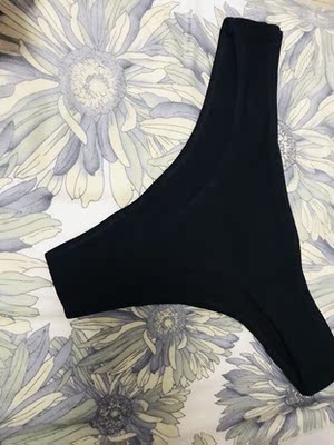 基础款的,刚开始穿丁的话可以从基础款开始,送的小内内超出了我的风格 基础款的,刚开始穿丁的话可以从基础款开始,送的小内内超出了我的风格